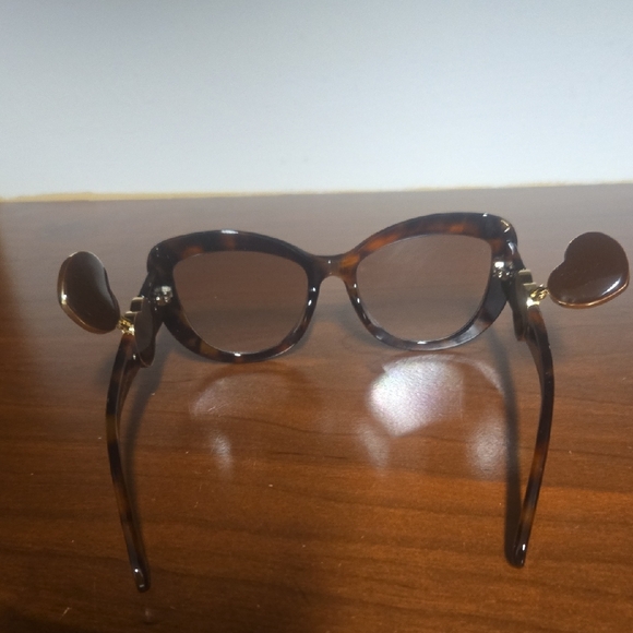 Tortoise Shell Women's Sunglasses - Picture 6 of 7
